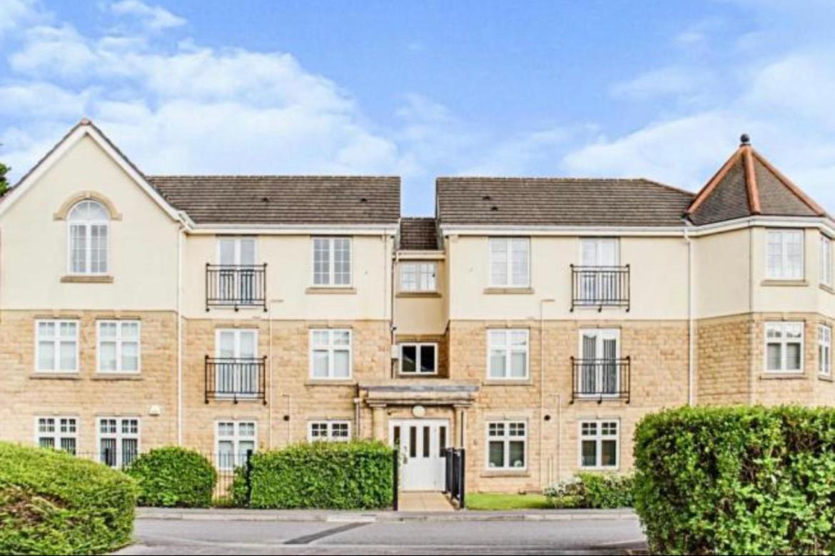 The Wickets - 2 Bedroom Apartment Overlooking Cricket Club Marton-in-Cleveland Dış mekan fotoğraf